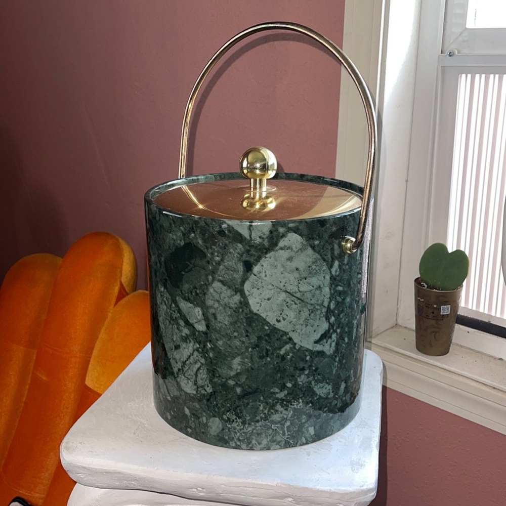 Ice bucket